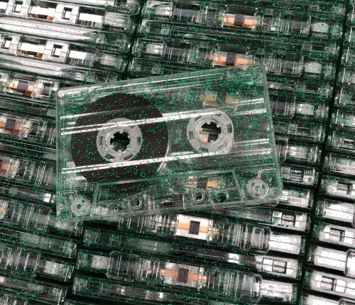 Premium Photo | Colored Audio Cassettes Hanging In The Air Against Purple - Foto 12
