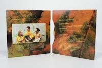 4-panel 1 or 2 Pocket Gatefold, with Halfmoon Thumbholes (digital print) 4-panel 1 or 2 Pocket Gatefold, with Halfmoon Thumbholes (digital print)
